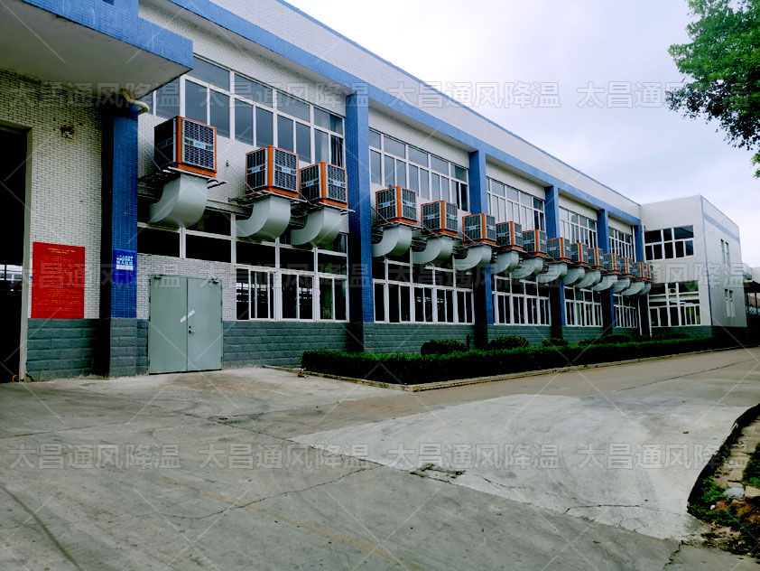 車(chē)間降溫設(shè)備，潤(rùn)東方環(huán)?？照{(diào)很多工廠必備選擇