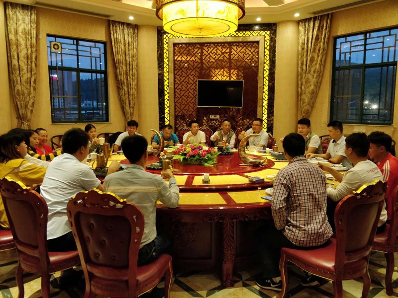 齊心協(xié)力，為公司的未來再創(chuàng)輝煌！