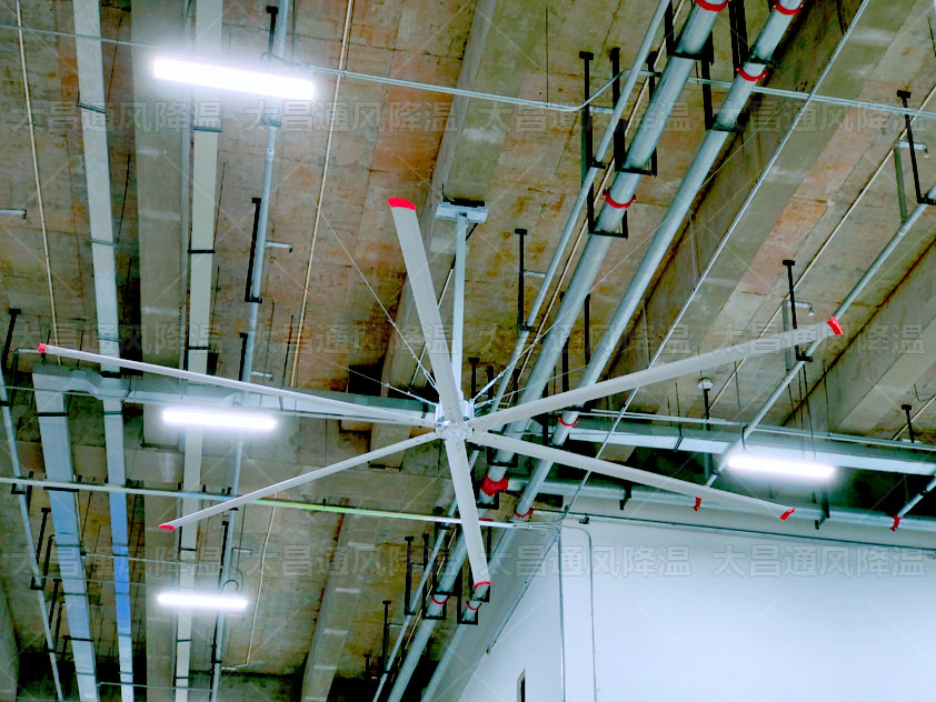 工業(yè)大風扇助力加工廠通風降溫，解決高溫悶熱難題